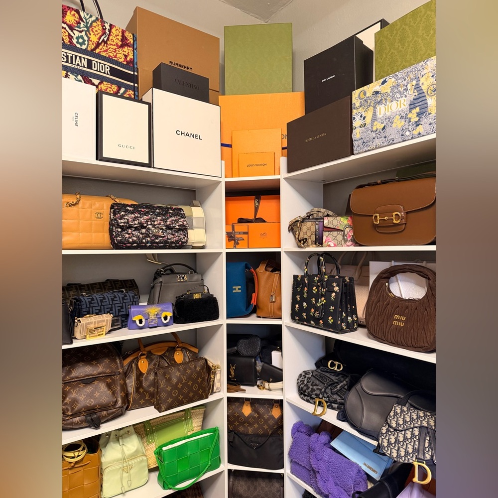 DAN IS LIVE 🥰 Live show with great deals! Come and enjoy 🛍️ !